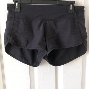 SIZE 4 Lululemon black speed-up short